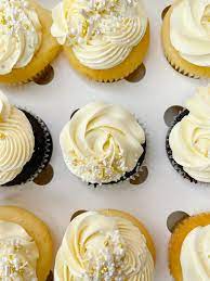 Cake Creations by Kate™ White Fancy Swirl Large Cupcakes