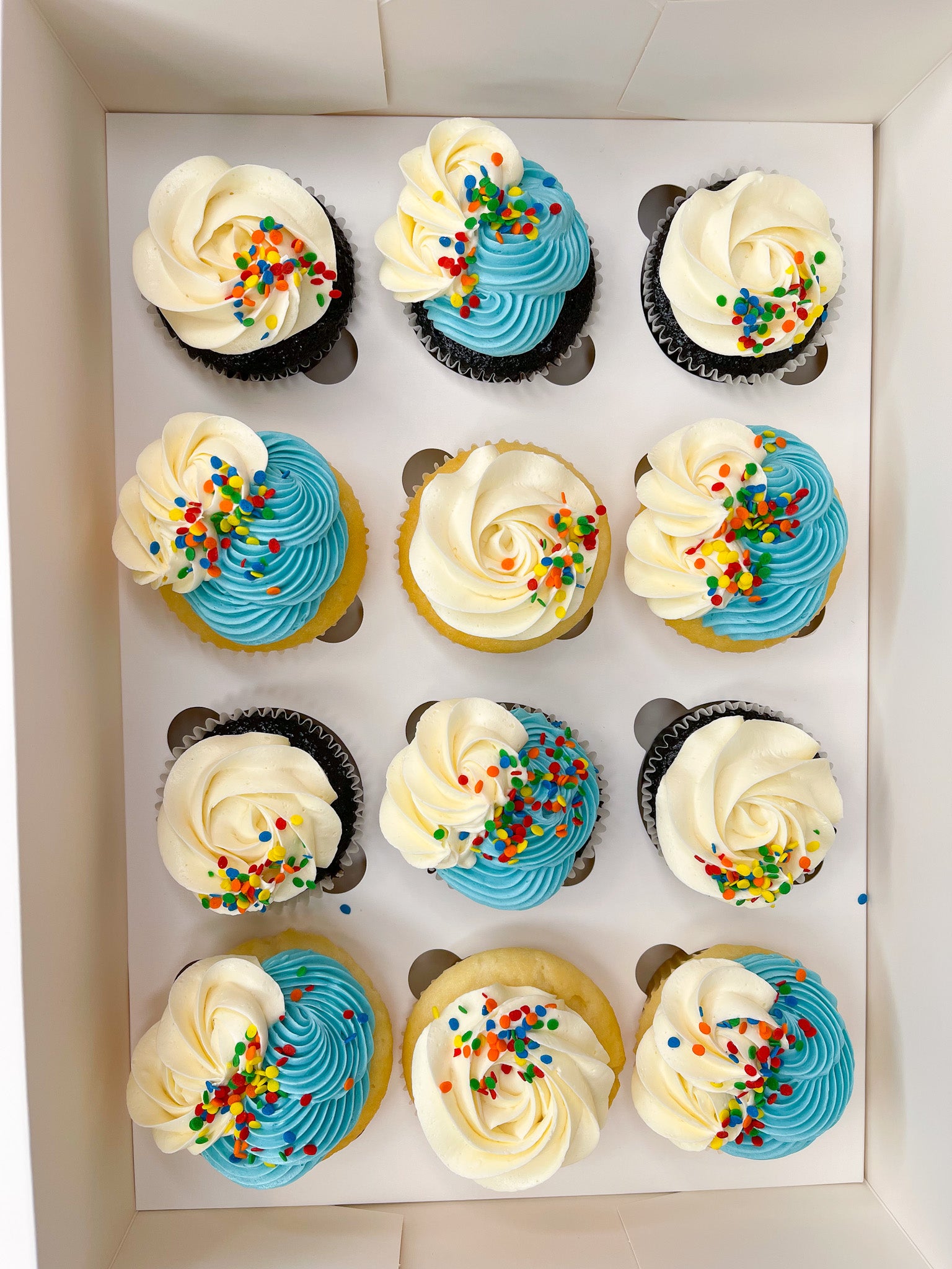 Blue & White Fancy Swirl Large Cupcakes